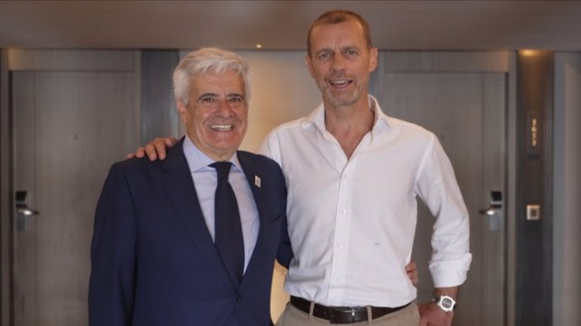 Pedro Rocha se reúne con Aleksander Ceferin antes del Congreso de la FIFA de este viernes