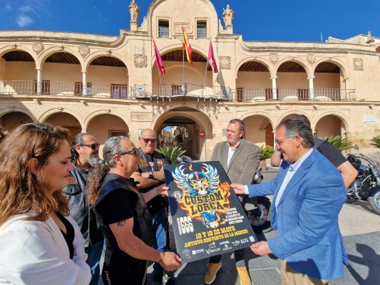 El lorquino que ilustra conciertos de los Guns N' Roses, José María Campoy, firma el cartel del festival 'Custom Lorca'

