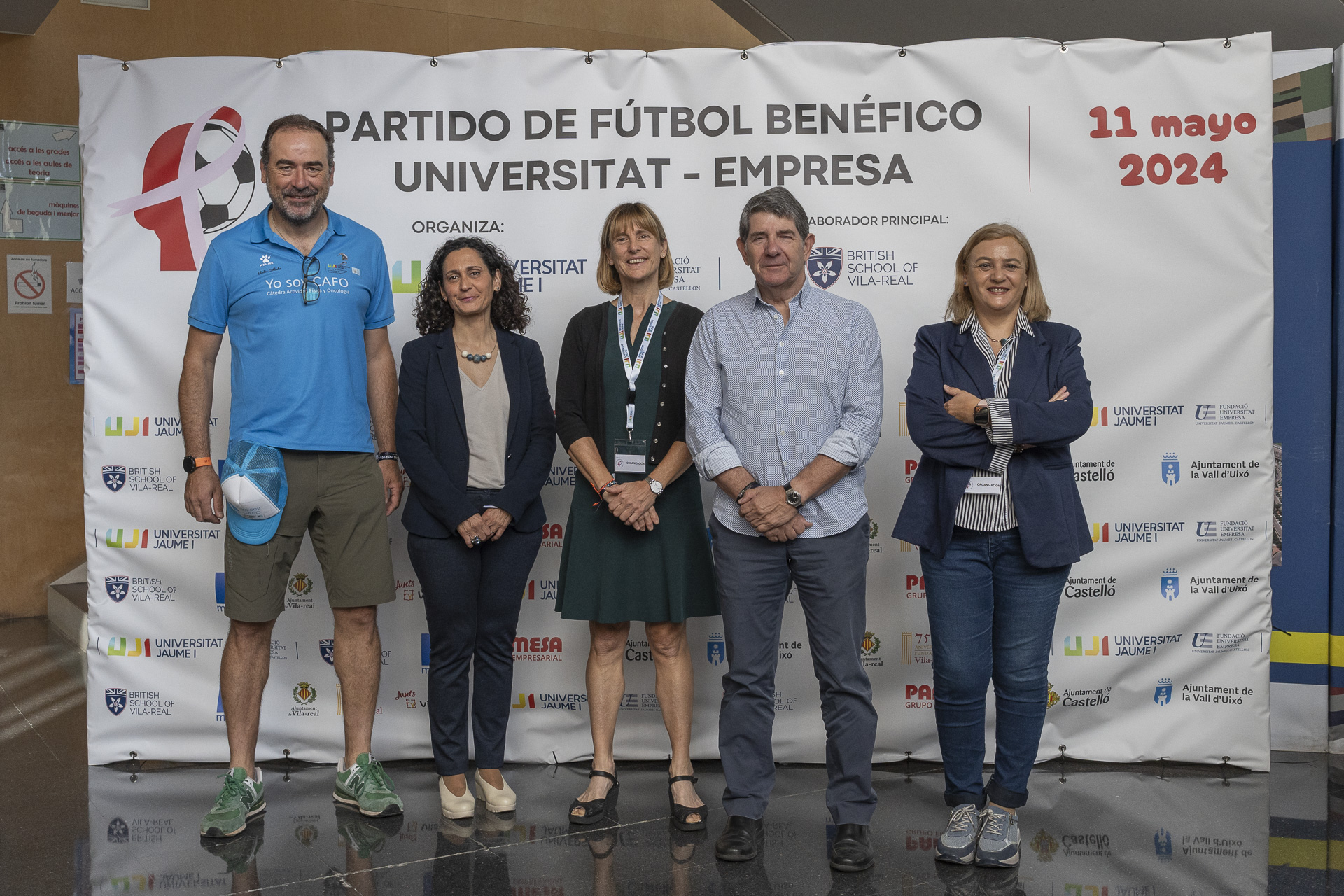 El partido benéfico Universitat-Empresa recauda más de 2.100 € para la investigación contra el cáncer

