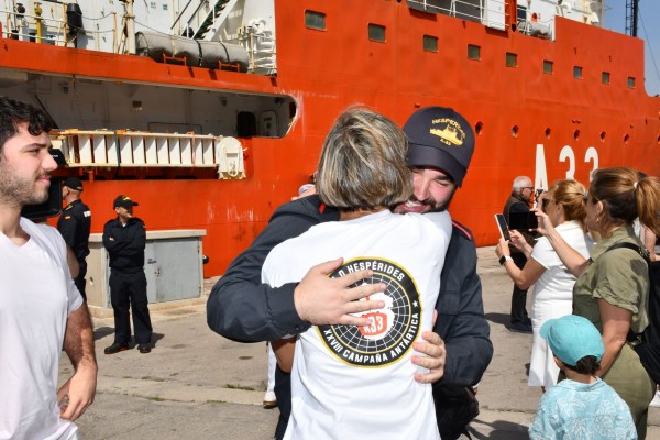 El Hespérides vuelve a casa tras su XXVIII Campaña Antártica y haber recorrido más de 23.000 millas náuticas