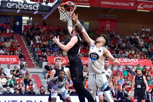 Un UCAM CB con bajas despide quinto una fase regular de récord y se medirá al Valencia Basket 