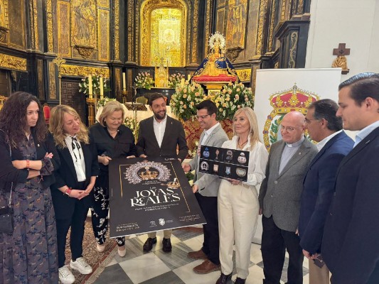 La exposición ''Las joyas reales de la Patrona'' exhibe en el Santuario Patronal de Lorca los tesoros de la Virgen de las Huertas

