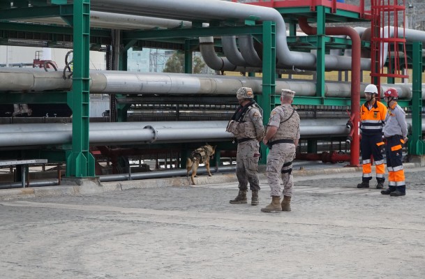 Repsol colabora con la Armada en el ejercicio de localización simulada de explosivos y rastreo de vehículos y personas