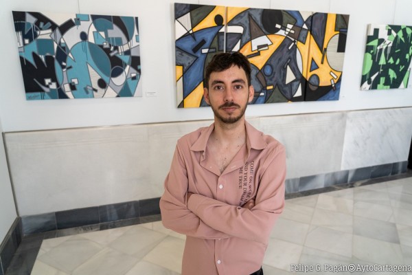 El pintor Diego Castiñeyra descifra el caos desde la abstracción y el cubismo: expone en Cartagena
