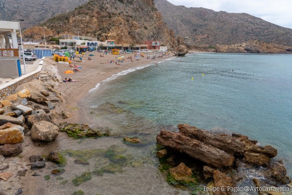 Estas son las 33 banderas azules que ondearán en la Región este verano