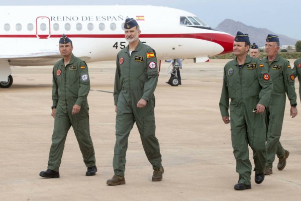 El Rey prueba la tecnología Pilatus durante su visita a la AGA
