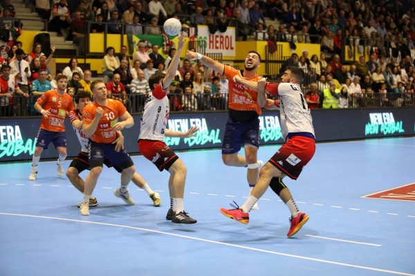 Witkowski salva un punto para un Benidorm que se viene abajo al final