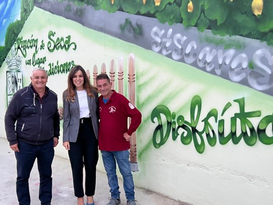 Rincón de Seca estrena un mural para conmemorar las tradiciones de la huerta