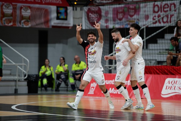 ElPozo, con gran caudal ofensivo, asegura el segundo puesto y se pone a dos puntos del liderato