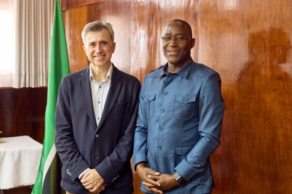 ISDIN y el Gobierno de Mozambique sellan un acuerdo para ayudar a las personas con albinismo a luchar contra el cáncer de piel
