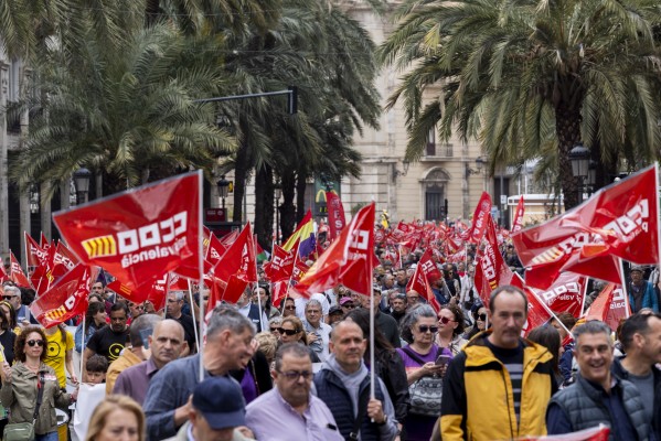 Los manifestantes reclaman en València pleno empleo y reducir la jornada laboral: 