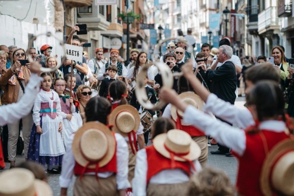 Decenas de niños participan en un multitudinario 'Pregonet' para anunciar la fiesta de la Mare de Déu de Lledó