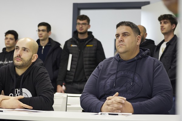 El cartagenero Joaquín Oltra repite un año más en el 'top ten' de los mejores mecánicos de automóviles España

