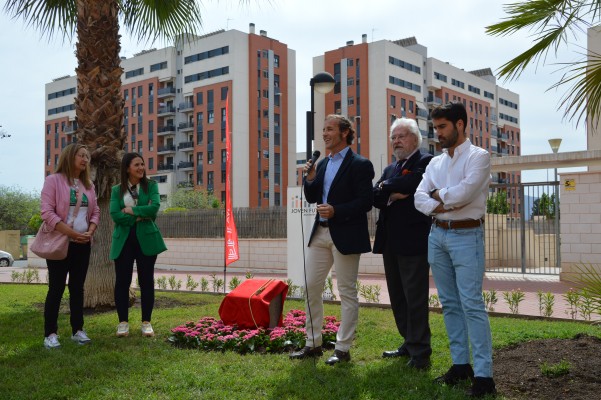 Dedican al poeta José María Álvarez un jardín en la urbanización Joven Futura, 