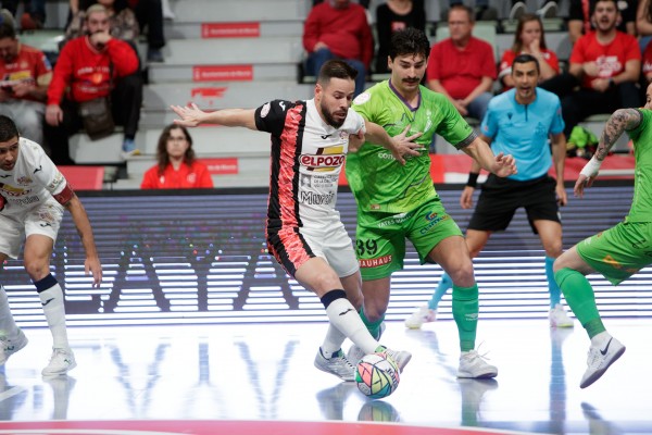 ElPozo deja escapar la victoria con el Palma recurriendo al portero jugador