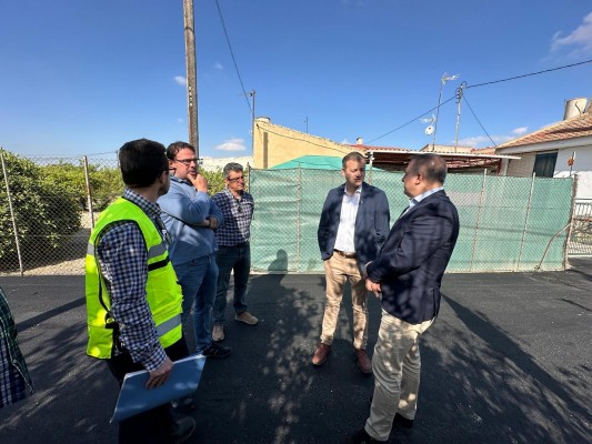 El Carril de los Miajas de Era Alta mejorará su seguridad tras las obras de refuerzo del firme y la renovación de la señalización