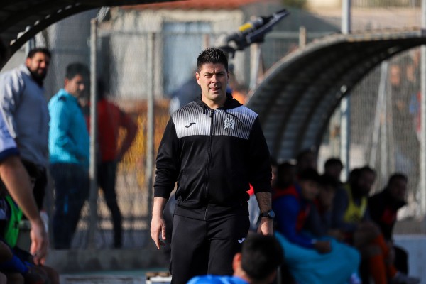 El Águilas FC destituye a Iñaki Bea y apuesta por Sergio Yúfera, entrenador del filial