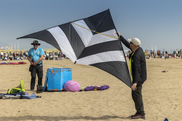 La playa del Cabanyal se llena de color con el XXIII Festival de Cometas: 