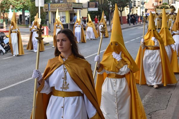 Mieles de fieles profesan su cariño a la procesión del Calvario en Las Torres