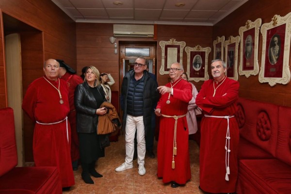 Carlos Herrera se reencuentra con las procesiones de Cartagena y descubre sus preparativos