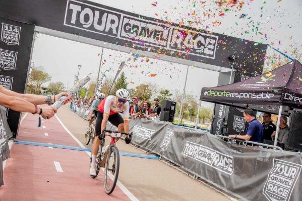 Luis León Sánchez e Irene Méndez ganan en las Copas de España de gravel y femenina 