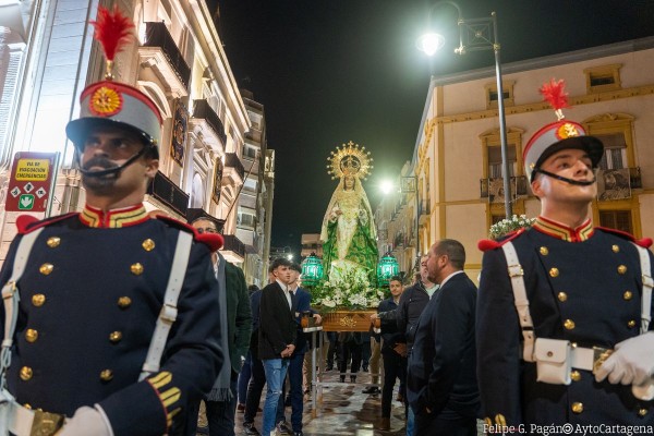 Los vía crucis tomaron las calles de Cartagena el Sábado de Pasión con el traslado de ocho imágenes