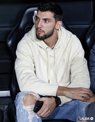 El Valencia CF todavía espera a Rafa Mir... casi tres meses después