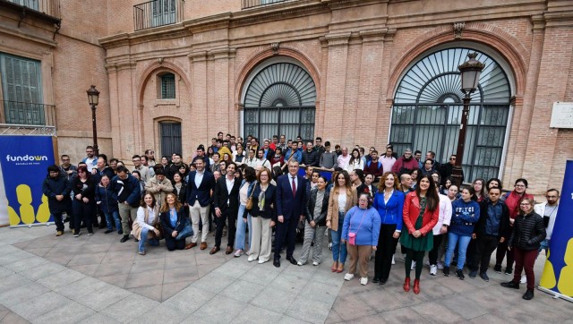 Un mural de 6 metros conmemora el Día Mundial del Síndrome de Down en Murcia