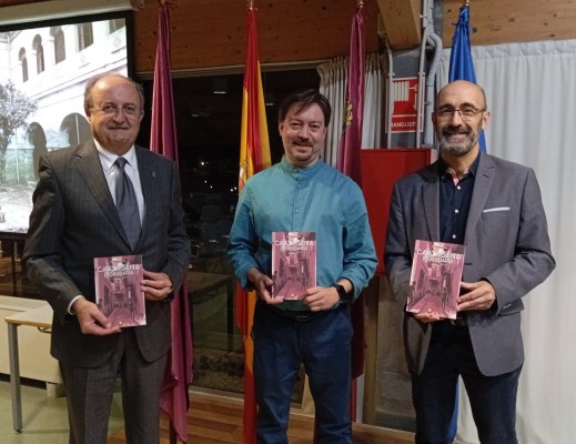 Santi García desgrana los misterios de la 'Cartagena legendaria' en su último libro