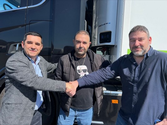 Agetrans impulsa su flota con la compra de 100 tráileres a Carrier por 6 millones de euros