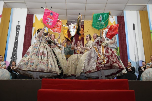 La Falla Don Bosco se alza con el primer premio de la categoría especial en Burriana