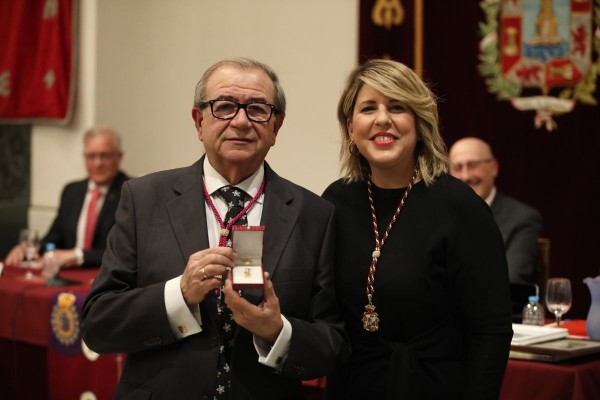 Manuel Martínez Guillén recibe su Premio como Procesionista del Año 2024 de Cartagena