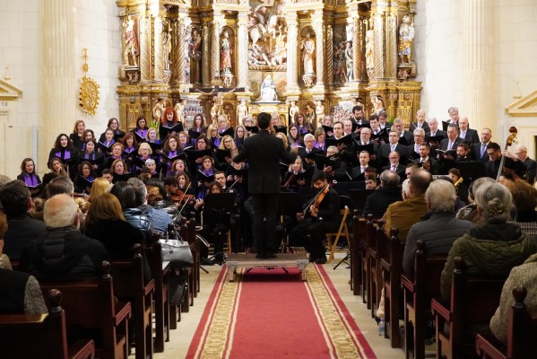 El Requiem de Mozart, a cargo de la Sinfónica de la UCAM y la Discantus, llena Parroquia Mayor de Santiago de Jumilla