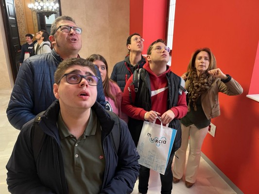La capacidad de la discapacidad: 13 alumnos de FP con discapacidad visitan el Ayuntamiento