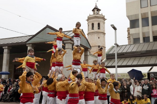La Conlloga de Castelló aconsegueix fer la més alta de les muixerangues valencianes