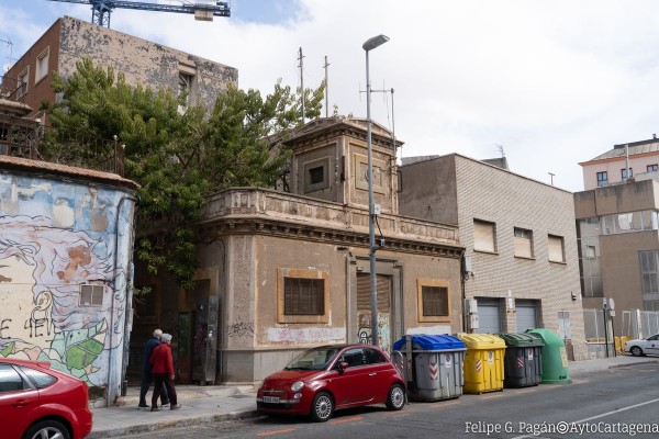 El cambio de uso del transformador eléctrico de la calle Real da pie a convertirlo en apartamentos turísticos, hostelería o para actividad comercial