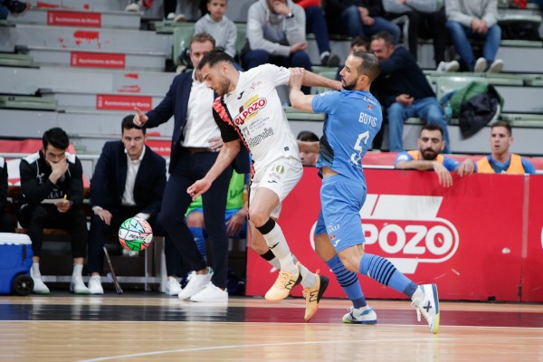 Un gol de Marcel a 14 segundos del final rescata un punto en el Palacio