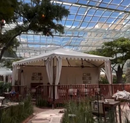 Voltereta estrena su restaurante temático Tanzania con 100 empleados en el cine Navas de Alicante