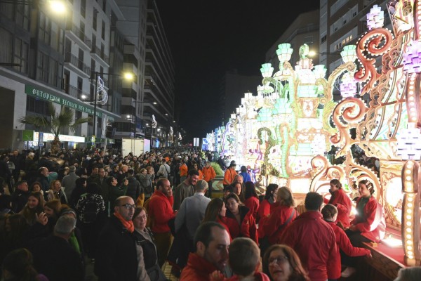 Les gaiates ja llueixen i il·luminen el camí del que queda de festes