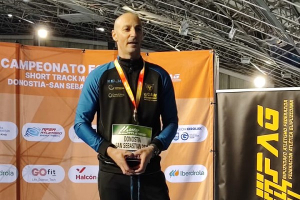 Dos oros, una plata y tres bronces para atletas de la FAMU en el Nacional máster en pista cubierta