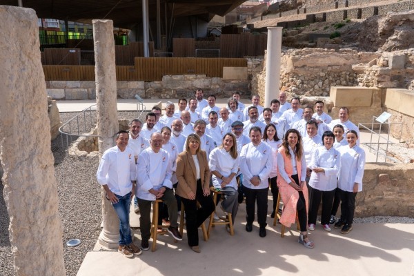 De aperitivo con los reconocidos chefs Ángel León, Berasategui, Joan Roca o Elena Arzak en el Foro Romano de Cartagena