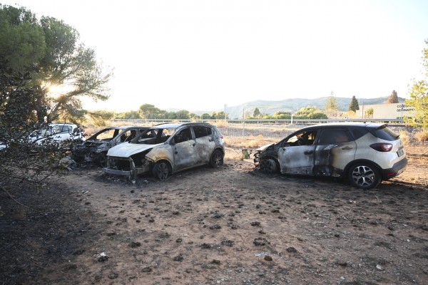 Un incendio quema hasta 12 vehículos cerca de la ermita de la Magdalena
