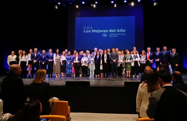 El PP de San Javier no falta a su cita para reconocer a los ‘Mejores del Año’ rodeado de afiliados, simpatizantes y vecinos

