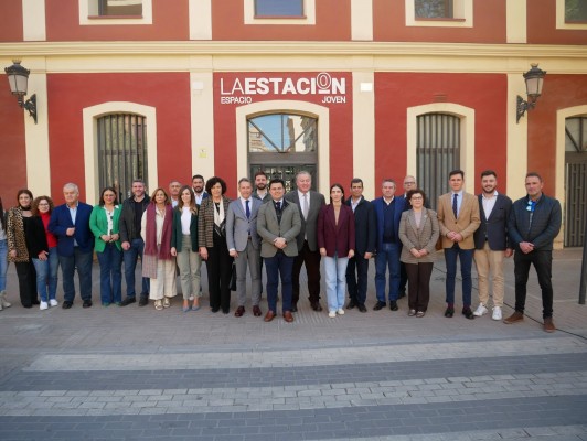 Estos son los 40 alcaldes y diputados de la Región y Andalucía que firman en Lorca el manifiesto por la línea Murcia - Almería