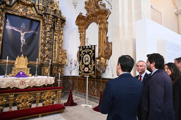 Una exposición  en la iglesia de San Esteban  de Murcia recorre los 75 años de historia de la Cofradía de la Misericordia