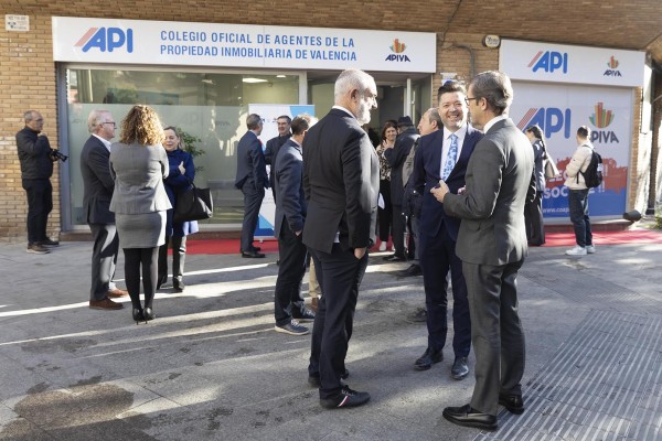 Los API de Valencia abren las puertas de su nueva sede en la calle Hospital