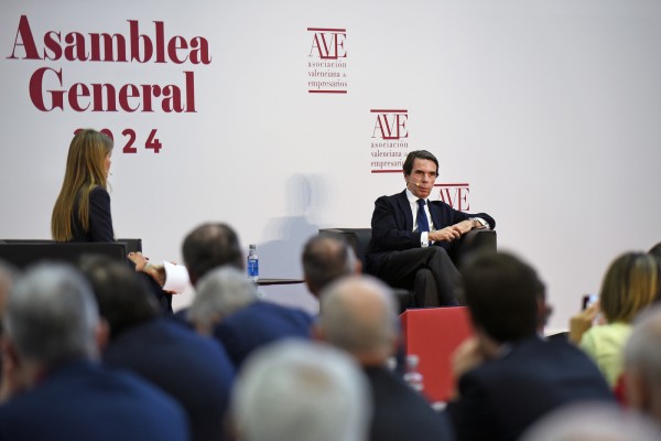 Aznar lamenta que la crisis política de España impida hablar de financiación o de agua
