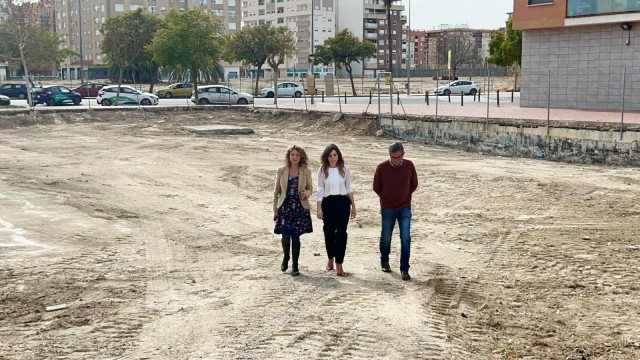 Desbroce y limpieza para los solares de Santiago el Mayor con más de 25.000 m2 acondicionados