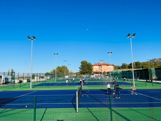 El club en el que da clase la Carlos Alcaraz Academy estrena cuatro pistas en El Palmar y llega a 17
