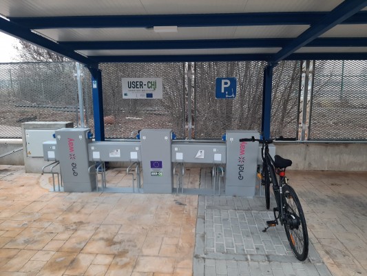 Murcia suma puntos como ciudad piloto de movilidad eléctrica: nuevo cargador de patinetes y bicicletas en La Alberca